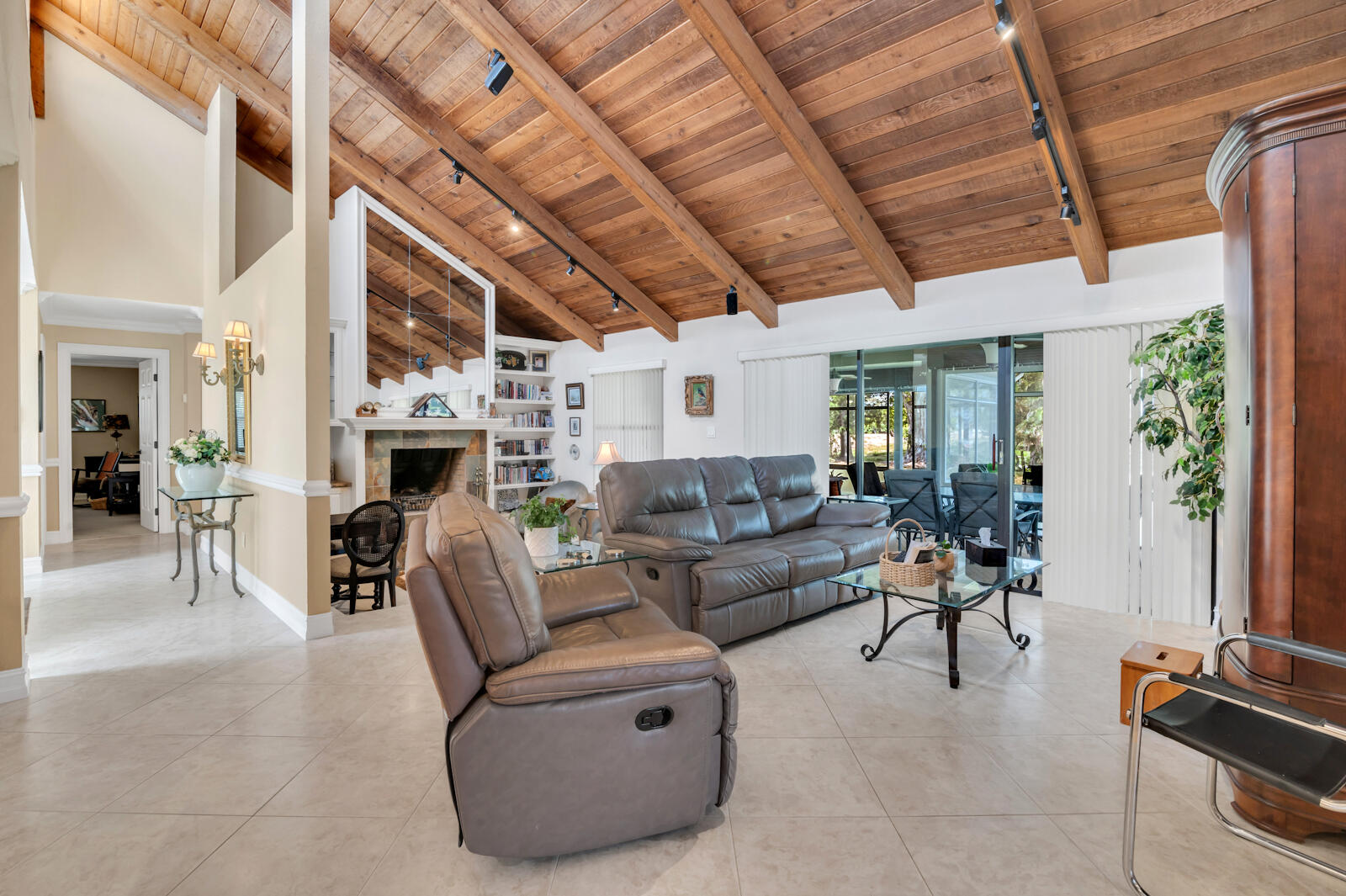 5801 Northwest 3rd Terrace Boca Raton, FL 33487 - Photo 7 of 33 07 Living room 01
