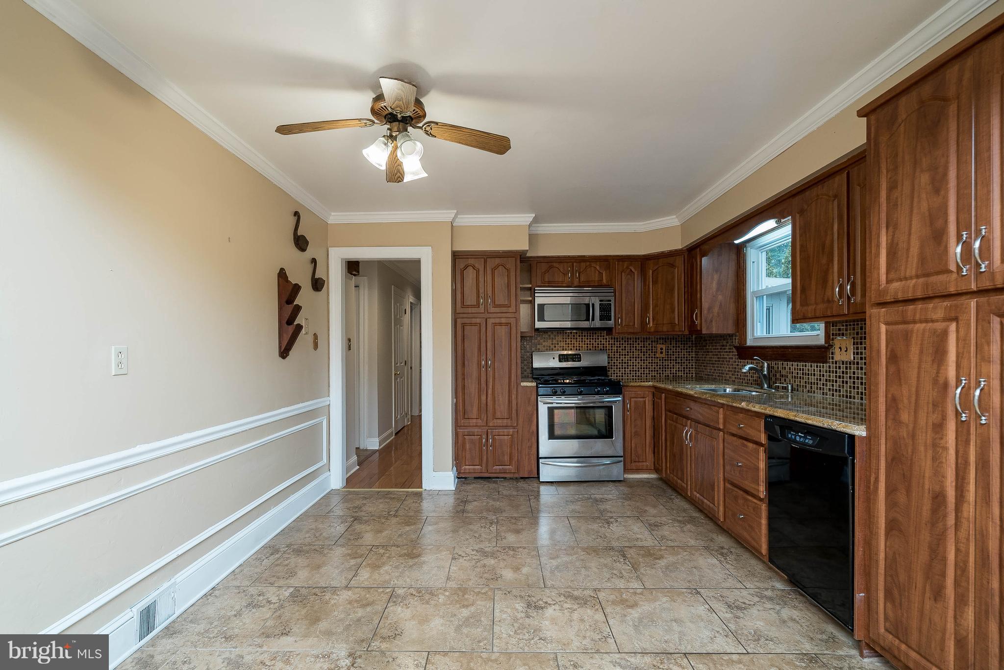 693 Cherry Tree Road Aston, PA 19014 - Photo 6 of 32 Gallery Image 6