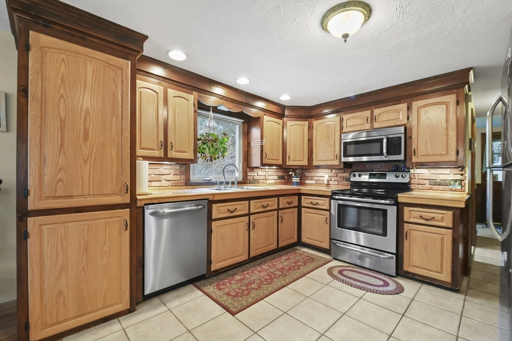 36 Osgood Road Charlton, MA 01507 - Photo 13 of 42