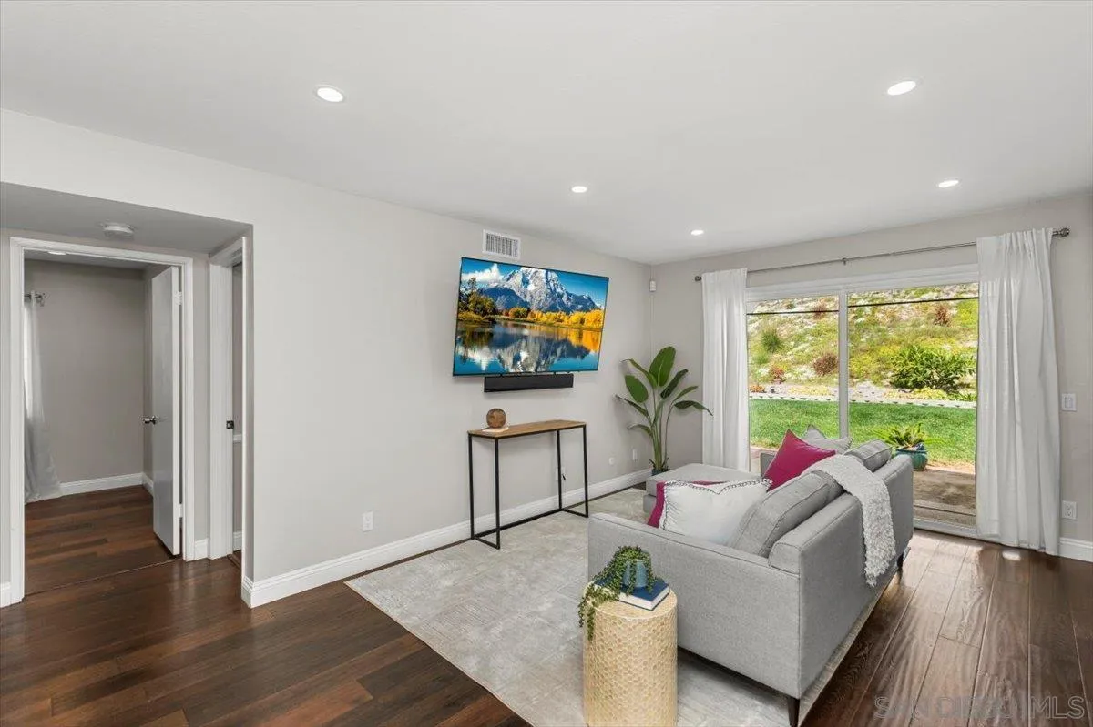 10812 Charing Cross Road Spring Valley, CA 91978 - Photo 14 of 35 Gallery Image 14