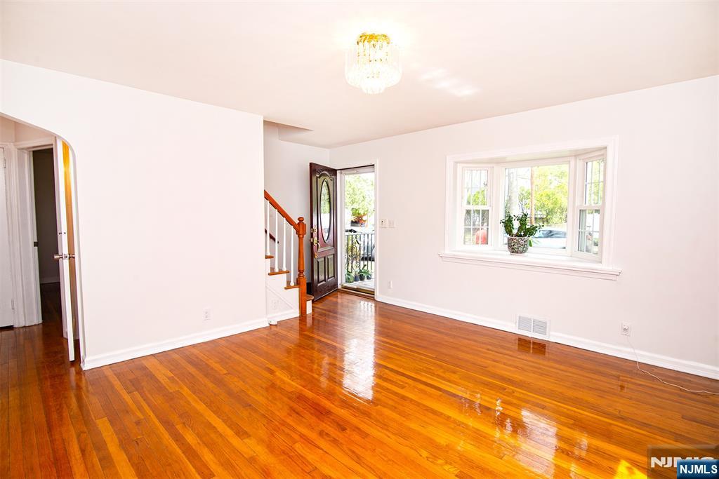 352 Billington Road Teaneck, NJ 07666 - Photo 12 of 32