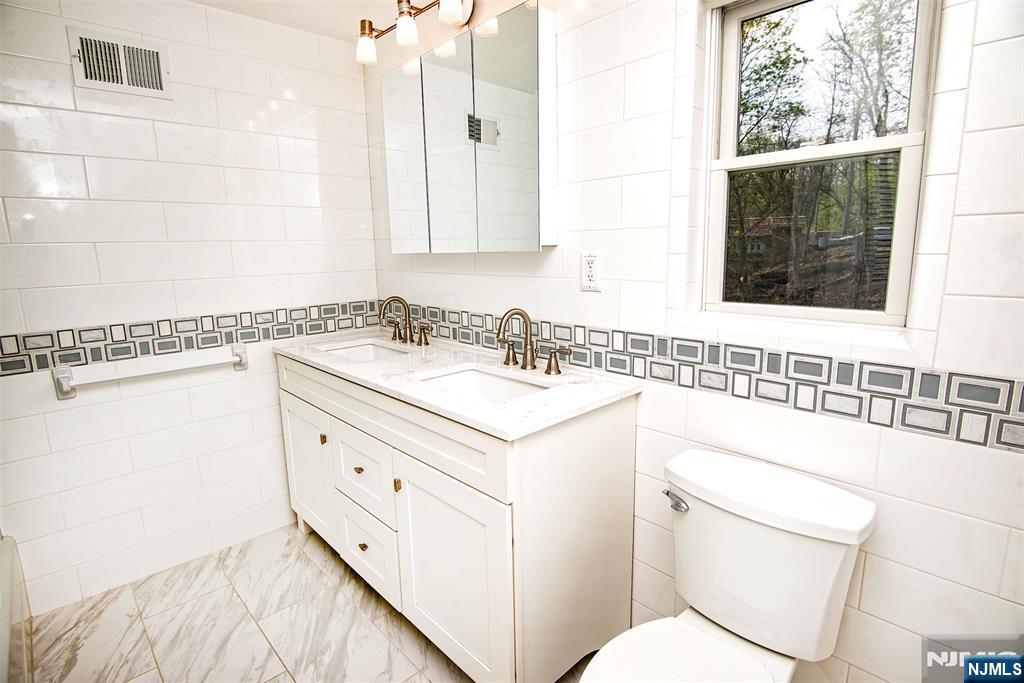 352 Billington Road Teaneck, NJ 07666 - Photo 13 of 32