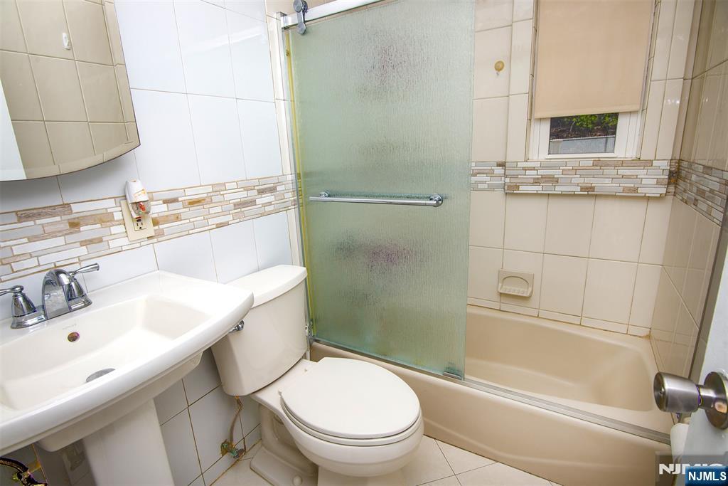 352 Billington Road Teaneck, NJ 07666 - Photo 15 of 32