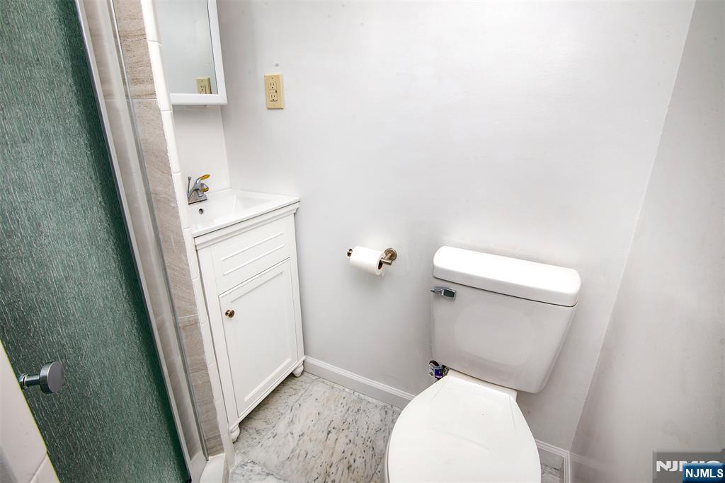 352 Billington Road Teaneck, NJ 07666 - Photo 17 of 32