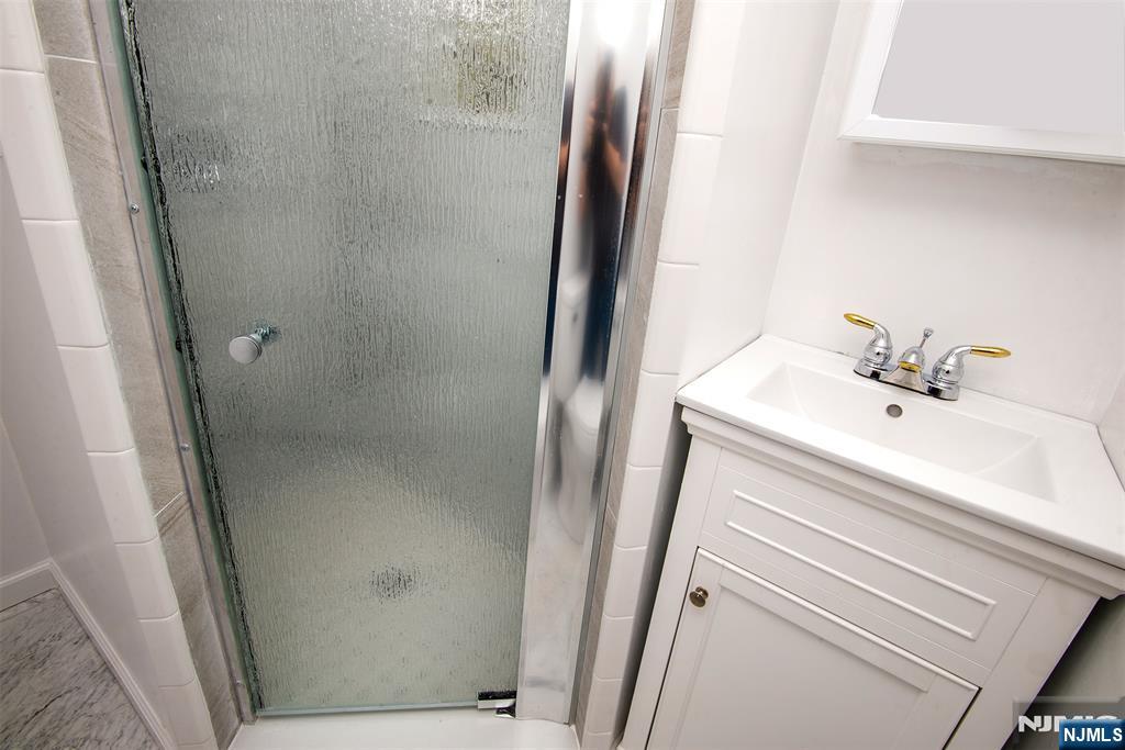 352 Billington Road Teaneck, NJ 07666 - Photo 18 of 32