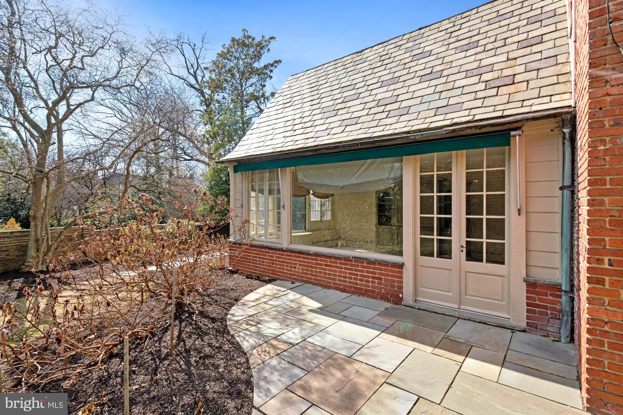 7 Charlcote Place Baltimore, MD 21218 - Photo 77 of 88 a front view of a house with a garden
