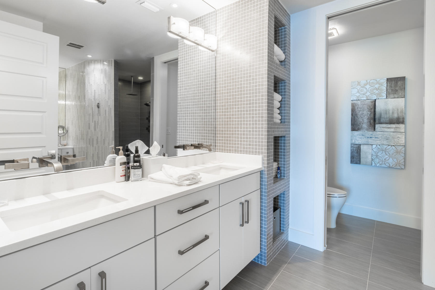 211 Durango Road, Unit 617 Destin, FL 32541 - Photo 18 of 56 a bathroom with a sink and a mirror