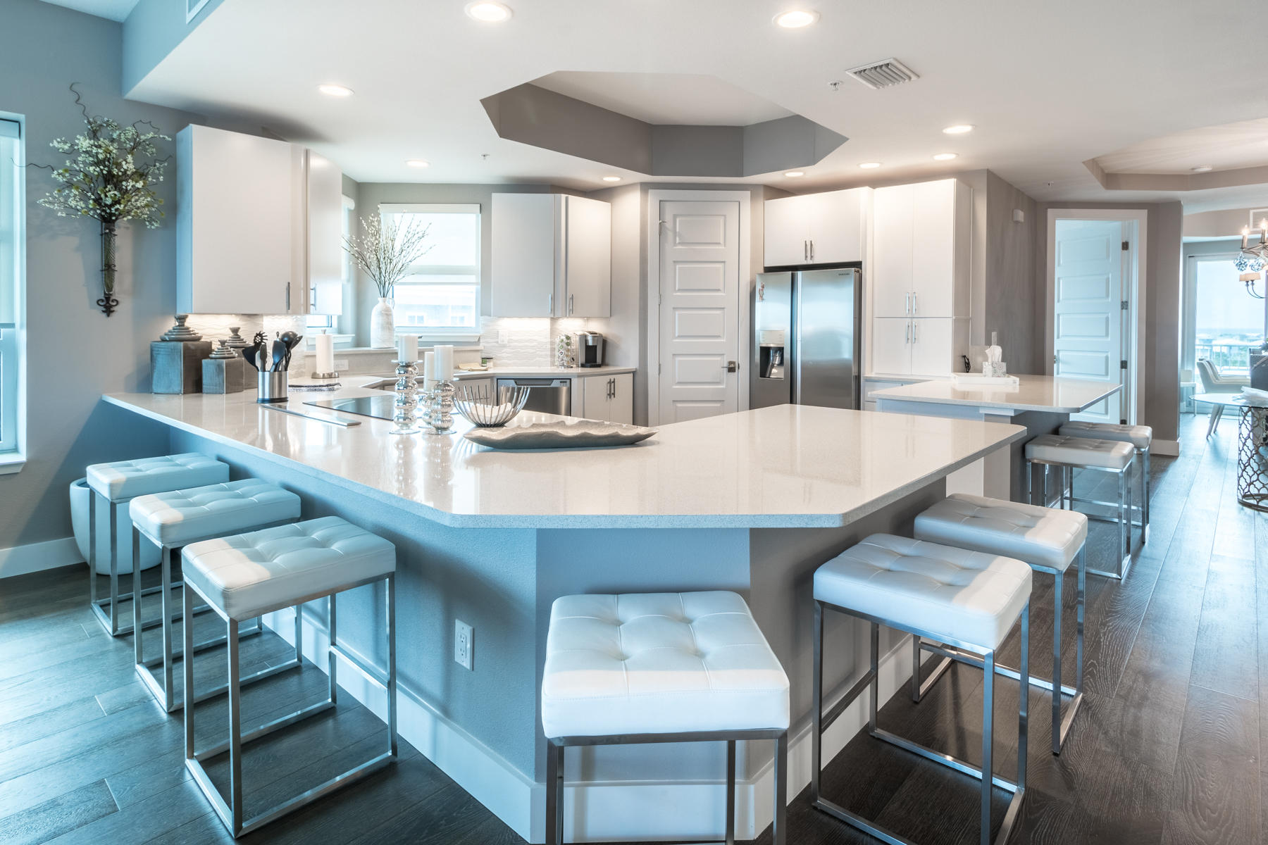 211 Durango Road, Unit 617 Destin, FL 32541 - Photo 6 of 56 a large kitchen with dining table and chairs