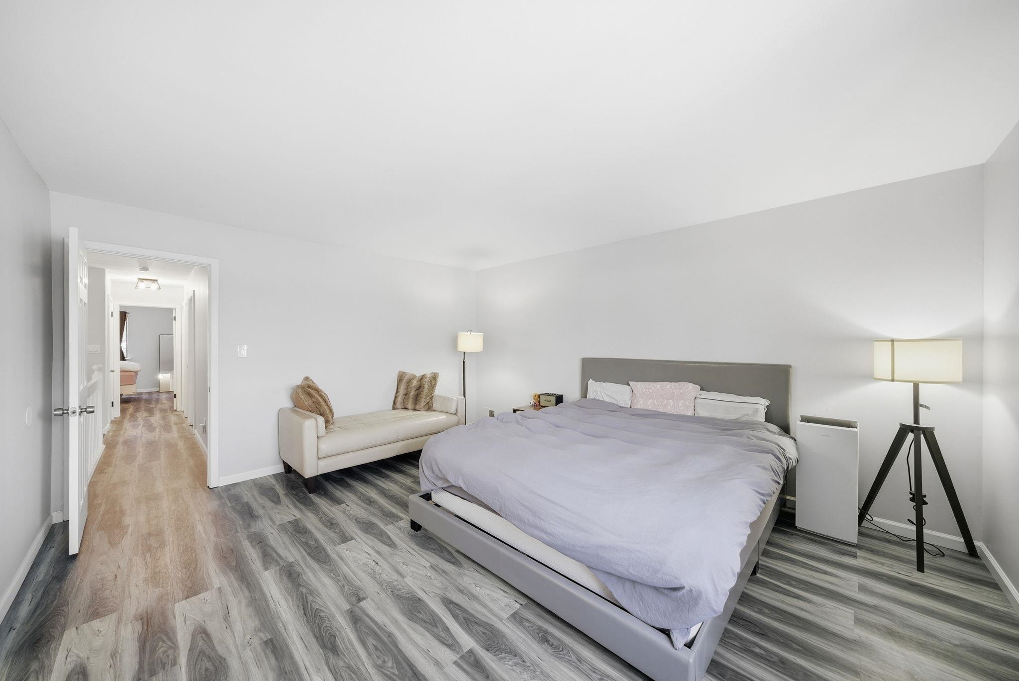 274 Sunset Key, Unit 274 Secaucus, NJ 07094 - Photo 21 of 50 a spacious bedroom with a bed and wooden floor