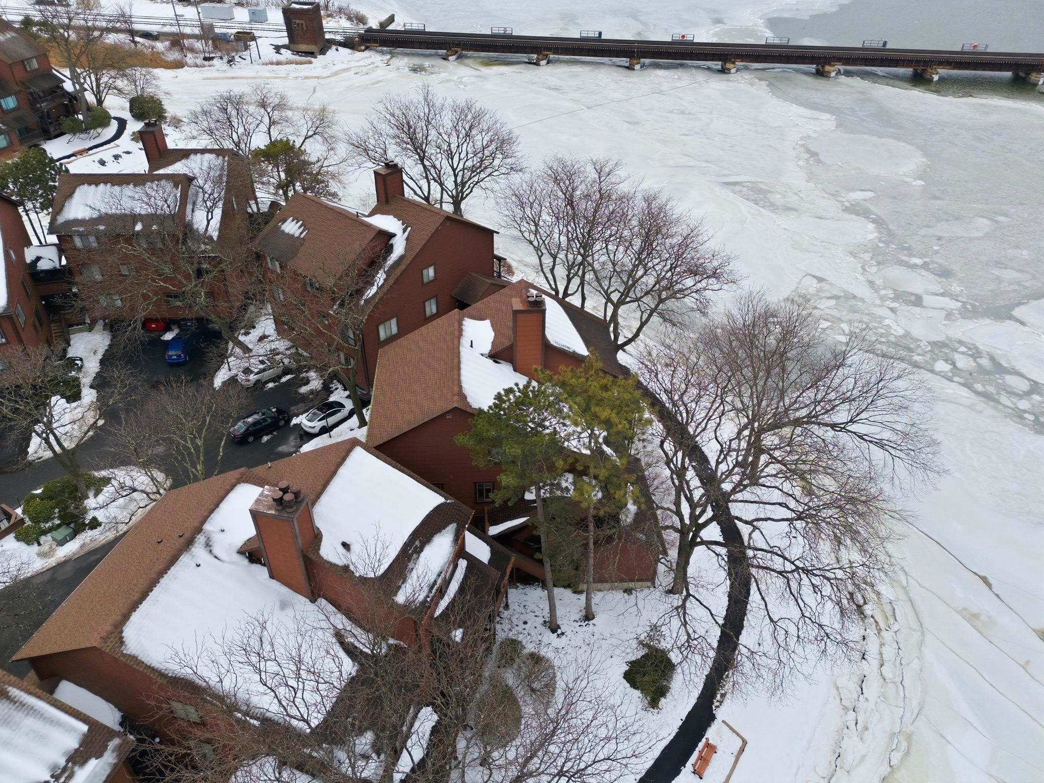 274 Sunset Key, Unit 274 Secaucus, NJ 07094 - Photo 40 of 50 a view of balcony with two chairs and a table