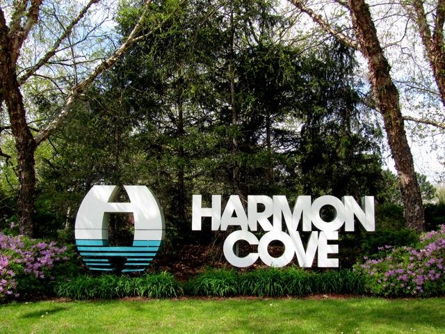 274 Sunset Key, Unit 274 Secaucus, NJ 07094 - Photo 43 of 50 a view of an outdoor space and yard