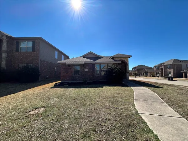 $1,895 | 5865 Fir Tree Lane, Fort Worth, TX 76123