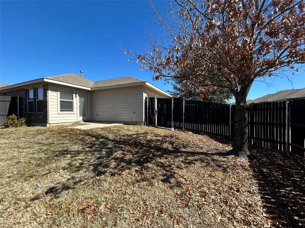 $1,795 | 5865 Fir Tree Lane, Fort Worth, TX 76123