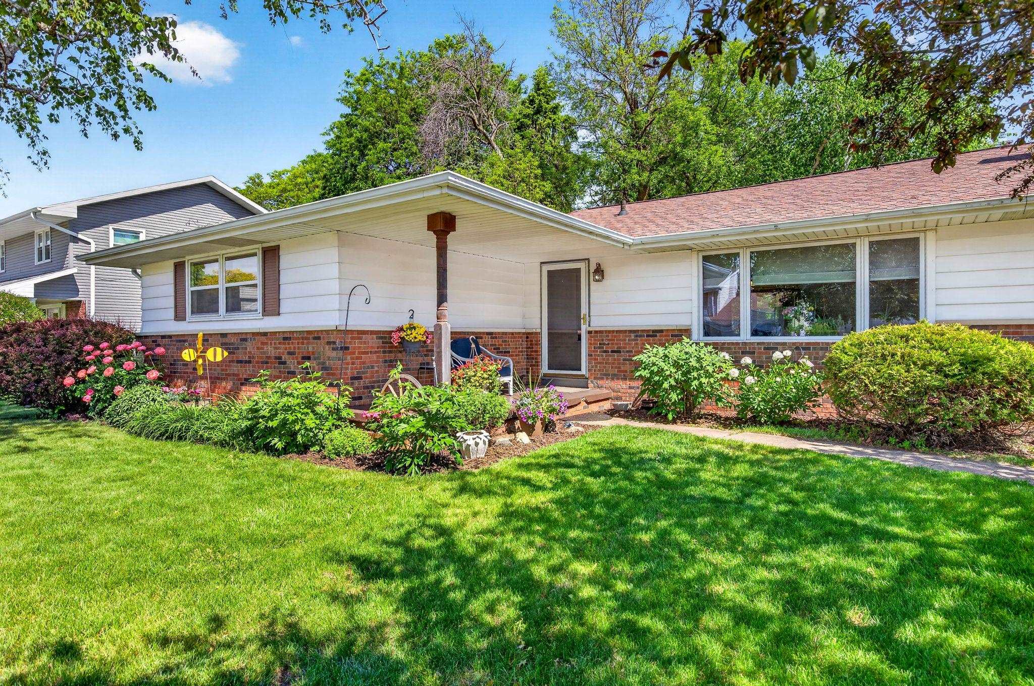 3320 East Crestview Drive Appleton, WI 54915 - Photo 2 of 45