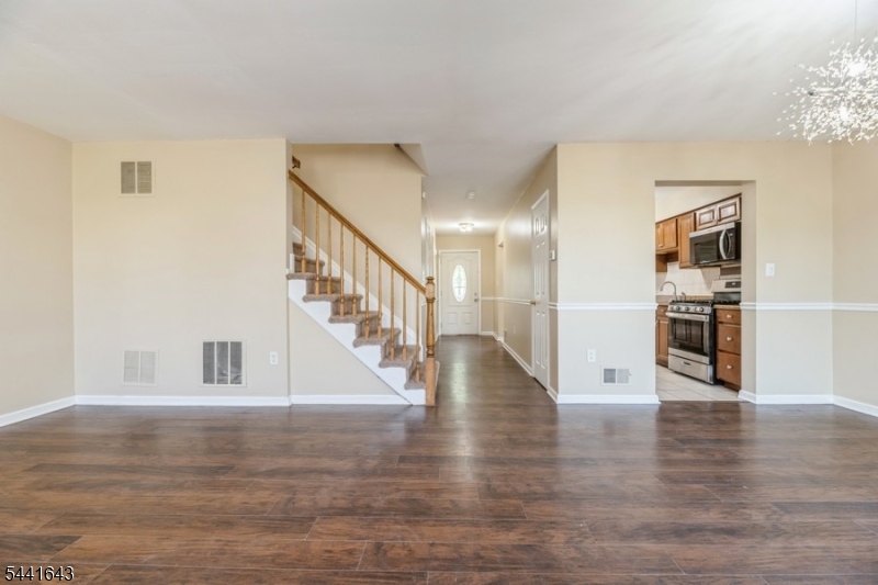 7 Sloop Square Freehold, NJ 07728 - Photo 9 of 30 Gallery Image 9