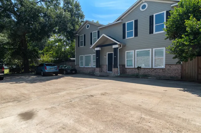 $685,000 | 1421 20 1/2 Street, Huntsville, TX 77340