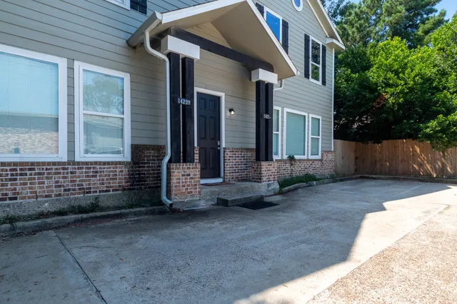 $685,000 | 1421 20 1/2 Street, Huntsville, TX 77340