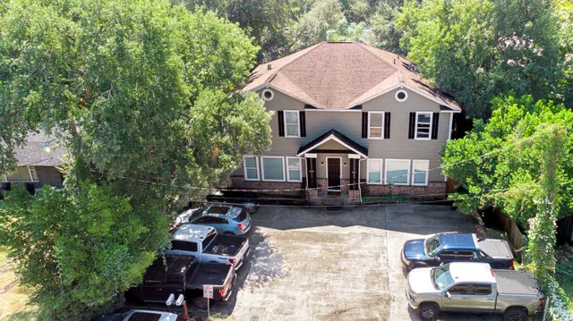 $685,000 | 1421 20 1/2 Street, Huntsville, TX 77340