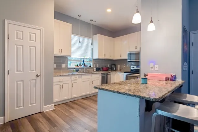 $685,000 | 1421 20 1/2 Street, Huntsville, TX 77340