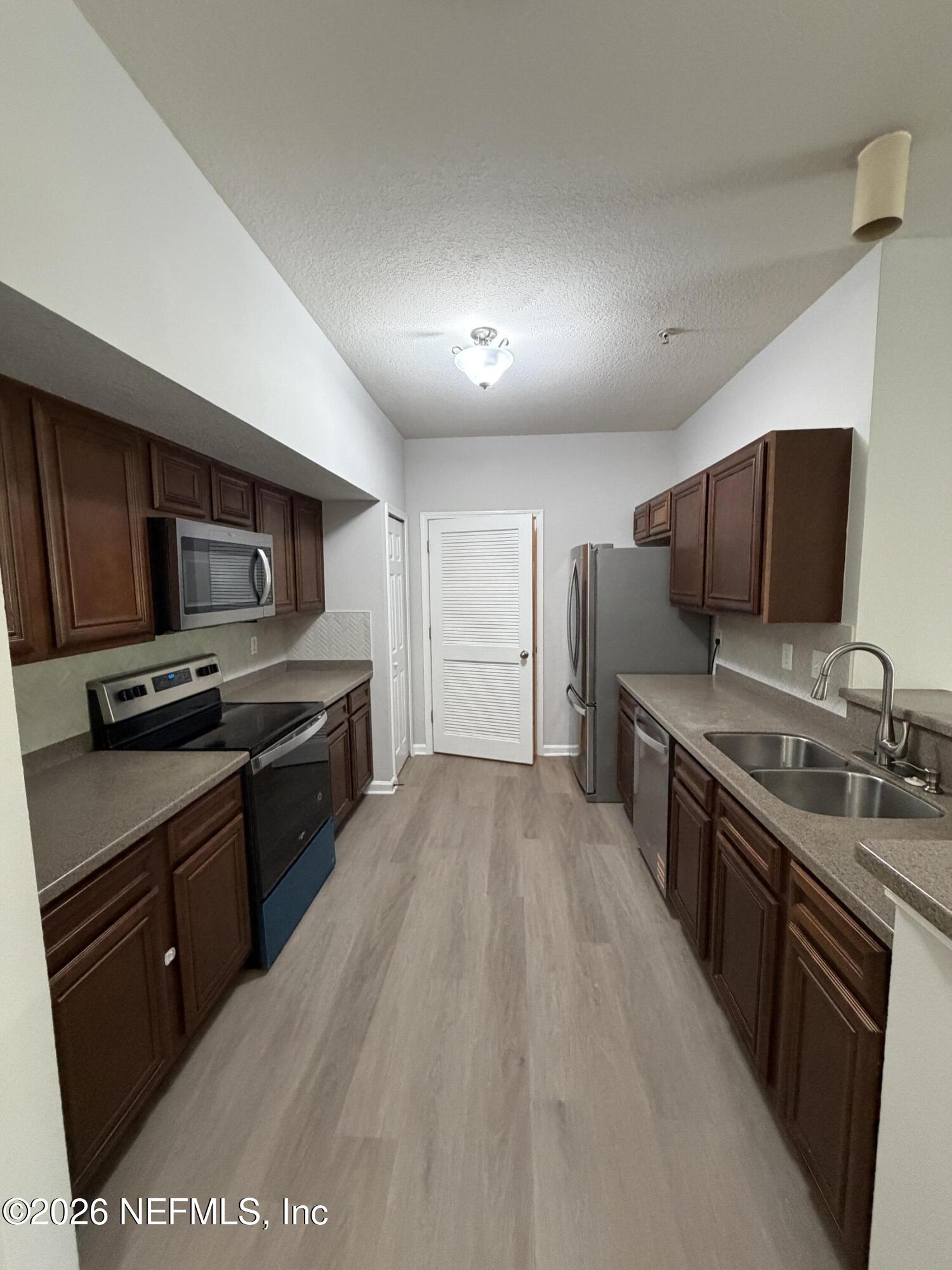 8201 Green Parrot Road, Unit 106 Jacksonville, FL 32256 - Photo 7 of 53 IMG_9538