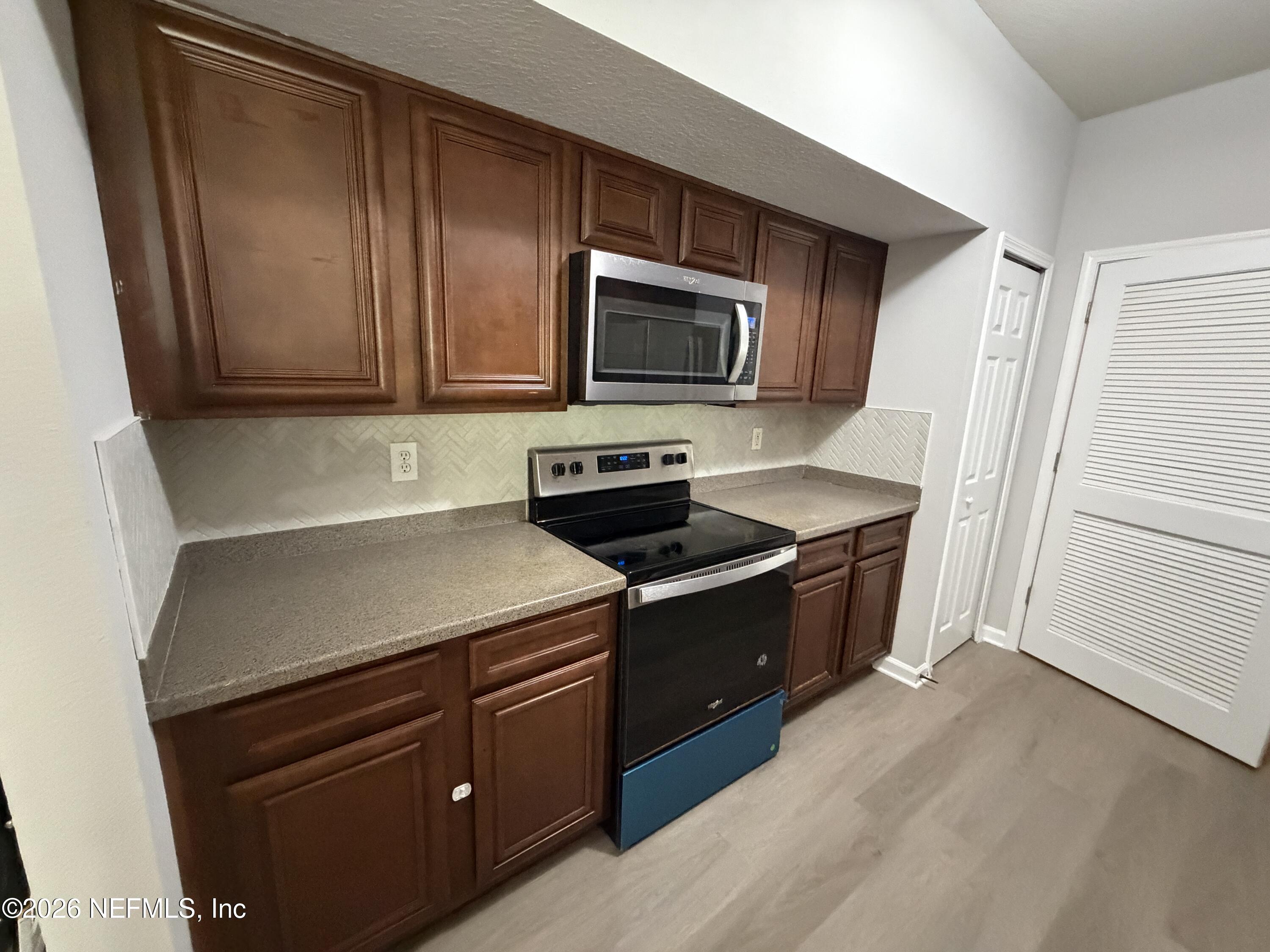 8201 Green Parrot Road, Unit 106 Jacksonville, FL 32256 - Photo 8 of 53 IMG_9539