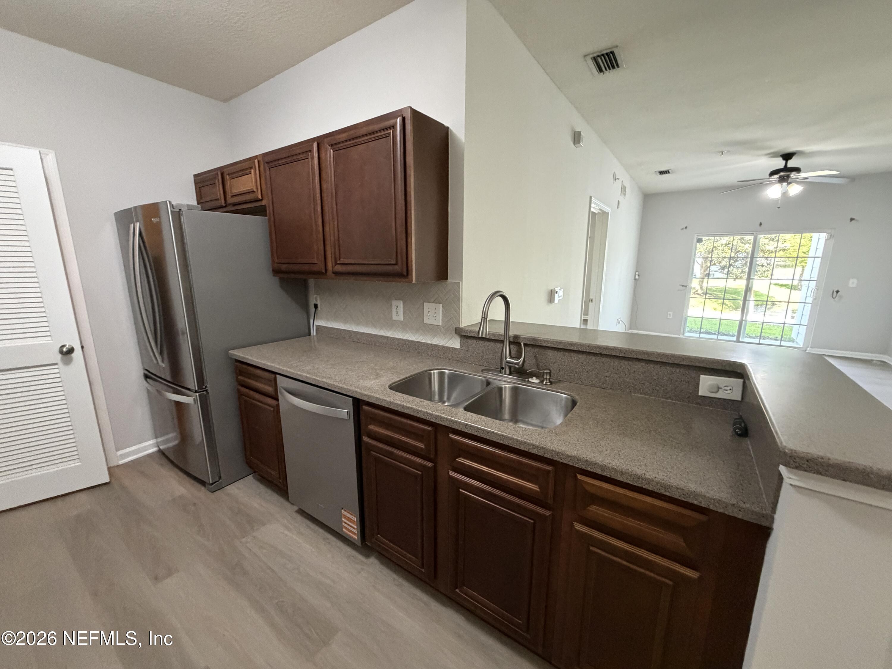 8201 Green Parrot Road, Unit 106 Jacksonville, FL 32256 - Photo 9 of 53 IMG_9540