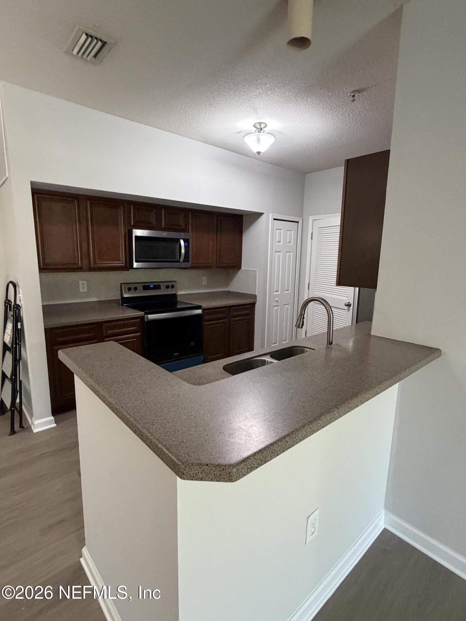 8201 Green Parrot Road, Unit 106 Jacksonville, FL 32256 - Photo 10 of 53 IMG_9541