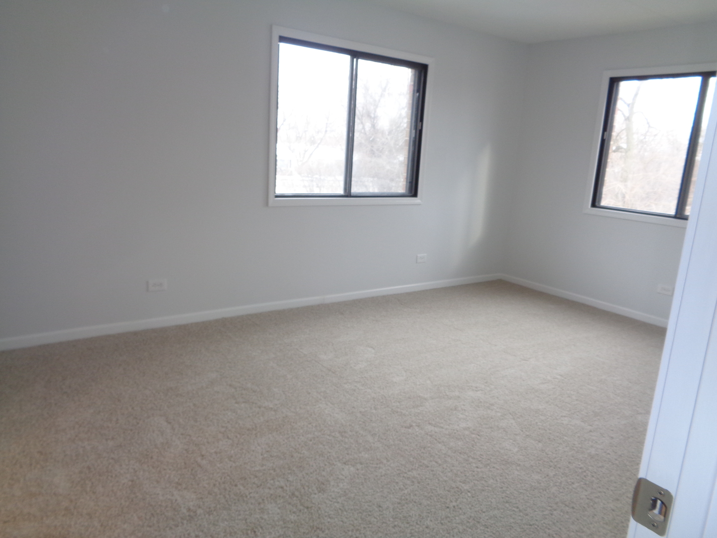 4010 150th Street, Unit 6 Midlothian, IL 60445 - Photo 12 of 13 an empty room with a window
