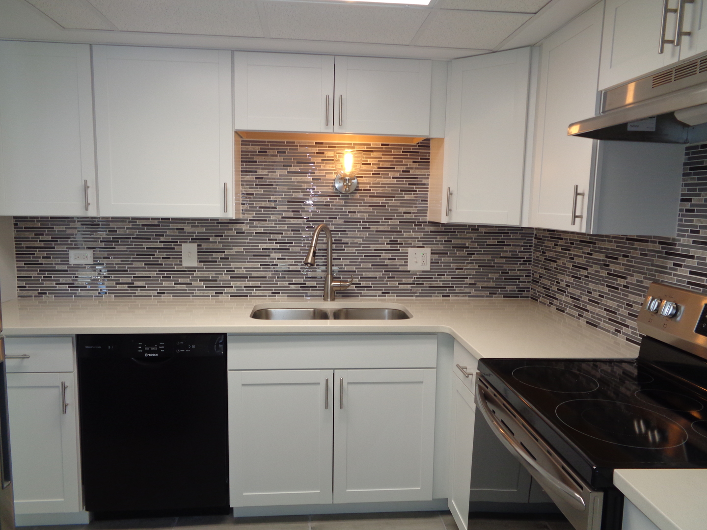 4010 150th Street, Unit 6 Midlothian, IL 60445 - Photo 7 of 13 a kitchen with a sink and cabinets