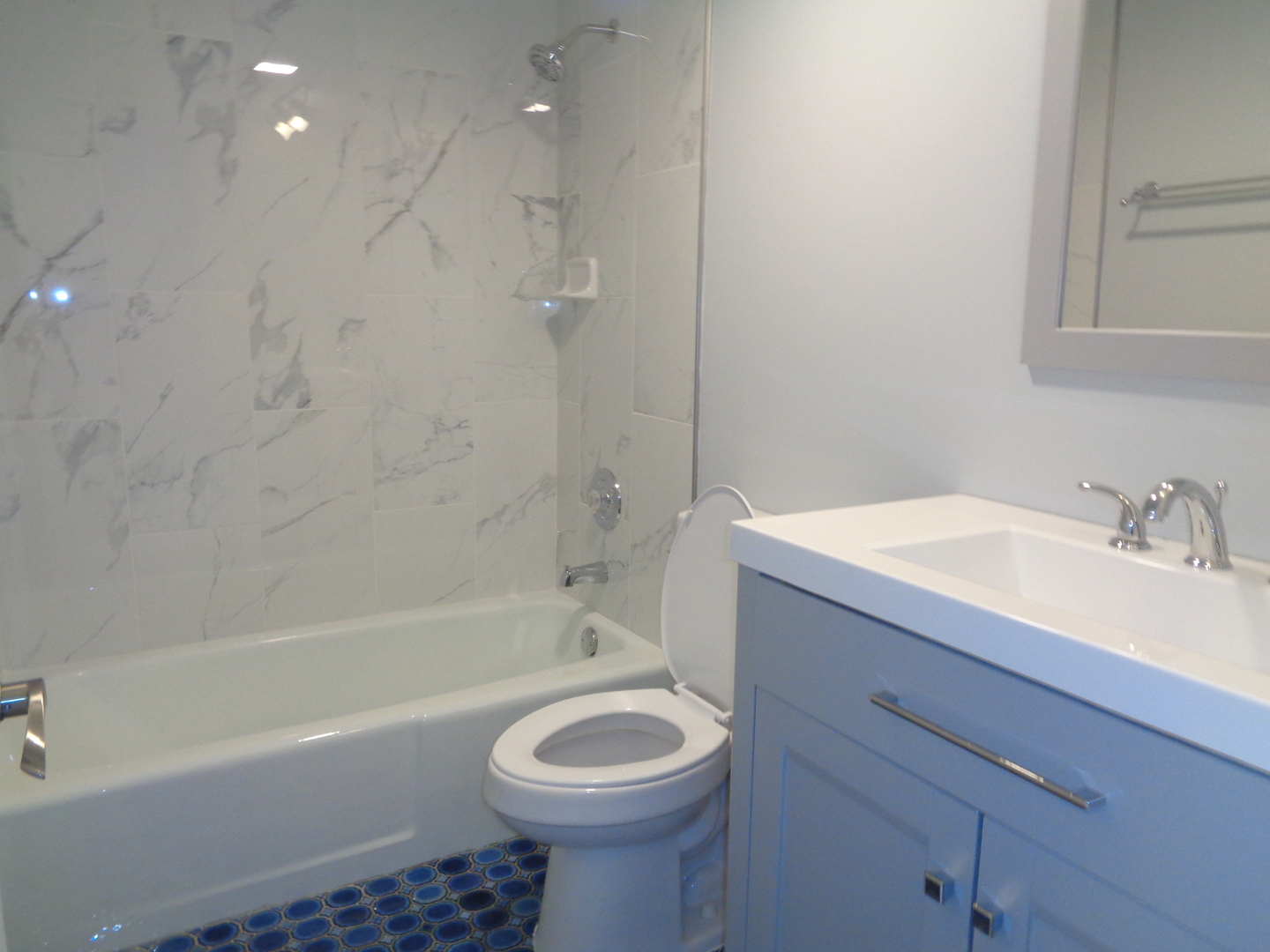 4010 150th Street, Unit 6 Midlothian, IL 60445 - Photo 9 of 13 a bathroom with a sink toilet and bathtub