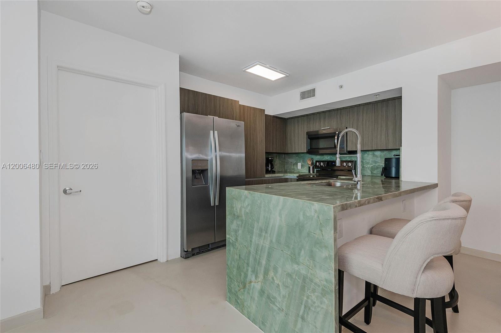 90 Alton Road, Unit 2304 Miami Beach, FL 33139 - Photo 7 of 29 Gallery Image 7