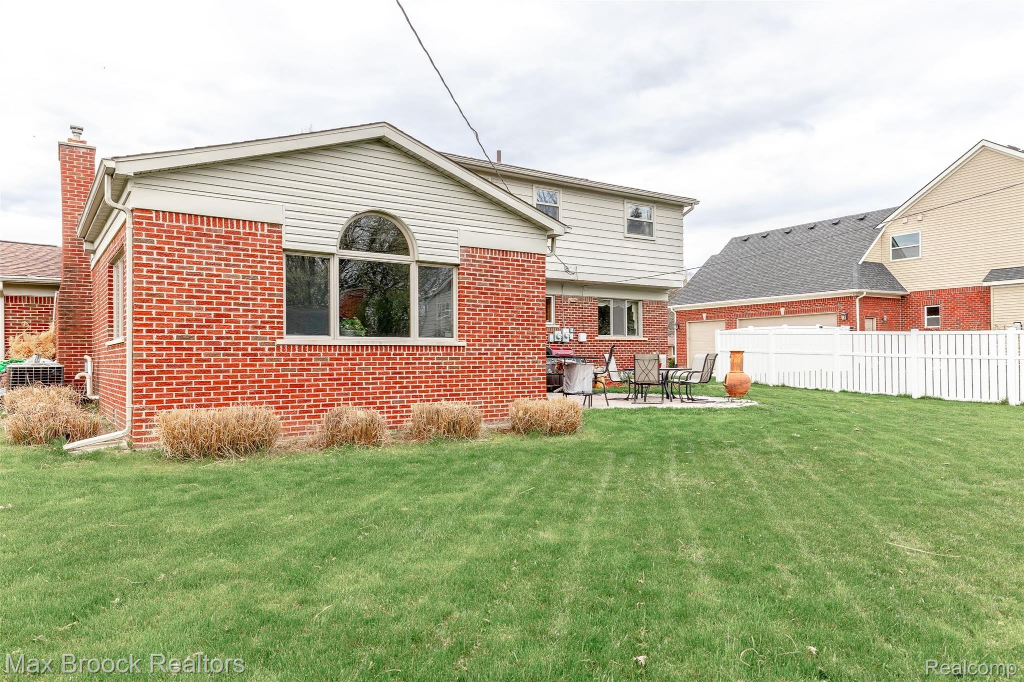 36071 Curtis Road Livonia, MI 48152 - Photo 24 of 29 2E2A9164-HDR.jpg