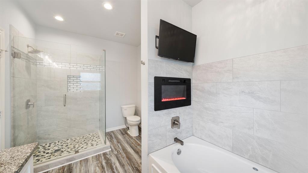 151 Sun Down Trail Mabank, TX 75156 - Photo 10 of 29 a bathroom with a sink a toilet and shower