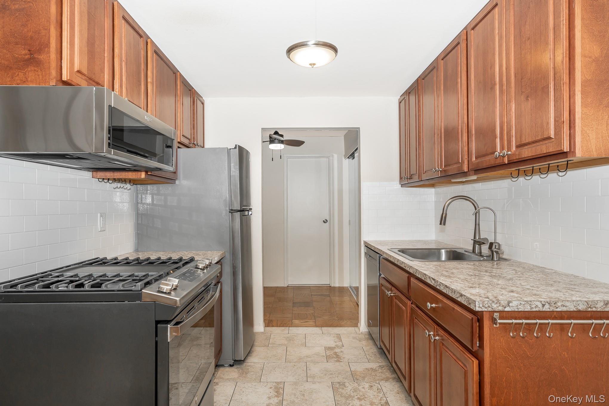 1233 Melville Road, Unit 60 Jericho, NY 11753 - Photo 11 of 21