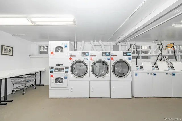 $369,000 | 1233 Melville Road, Unit 60, Jericho, NY 11753