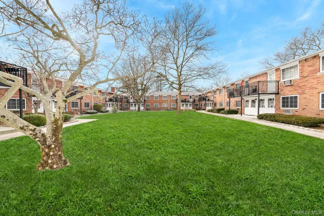 $369,000 | 1233 Melville Road, Unit 60, Jericho, NY 11753