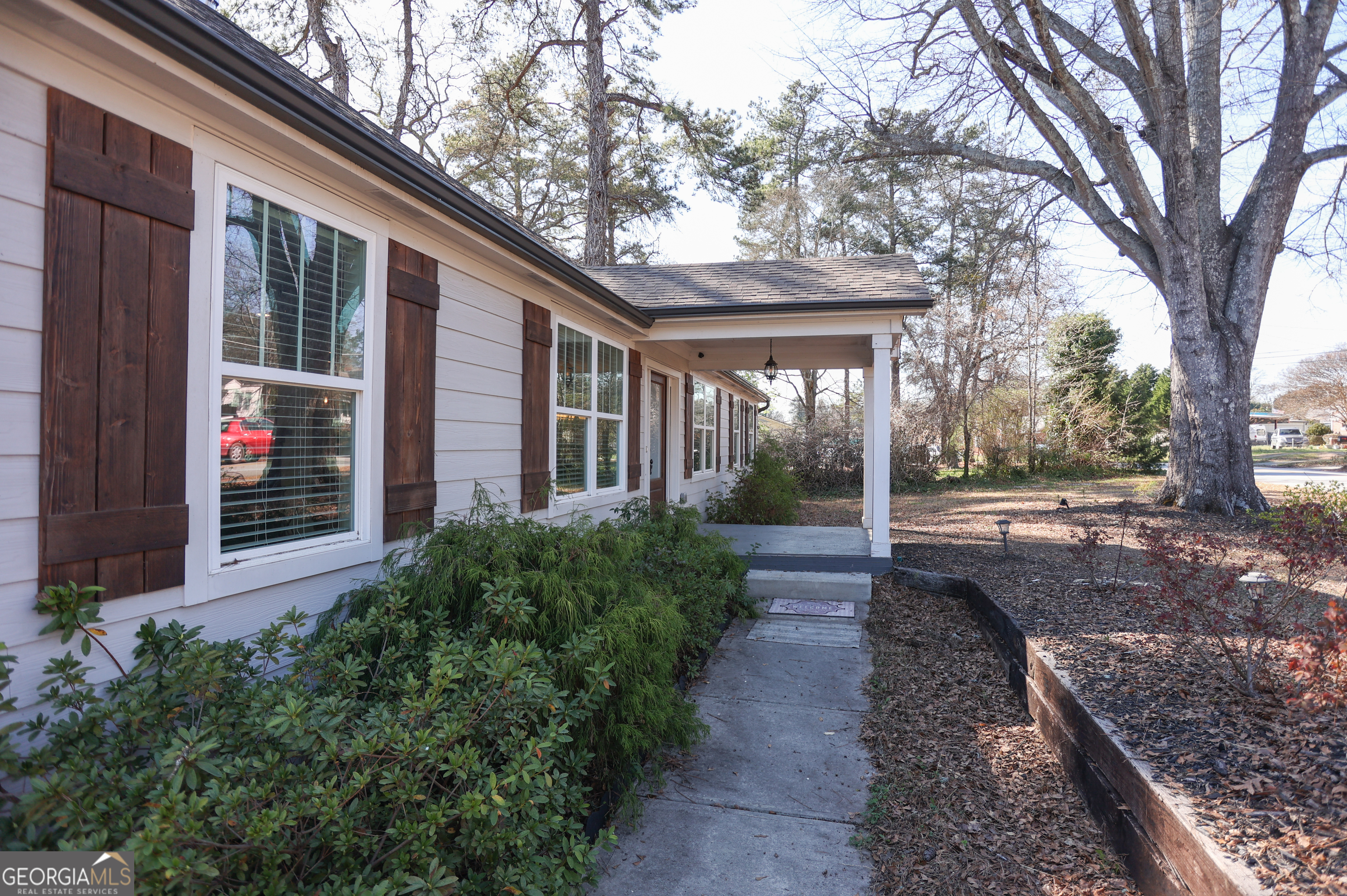 68 Hayes Street Toccoa, GA 30577 - Photo 25 of 33 a view of a house with backyard and garden