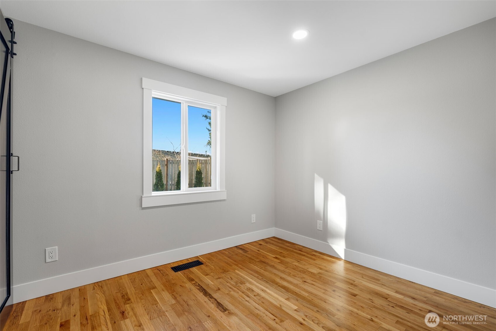 655 Union Avenue Northeast Renton, WA 98059 - Photo 13 of 28