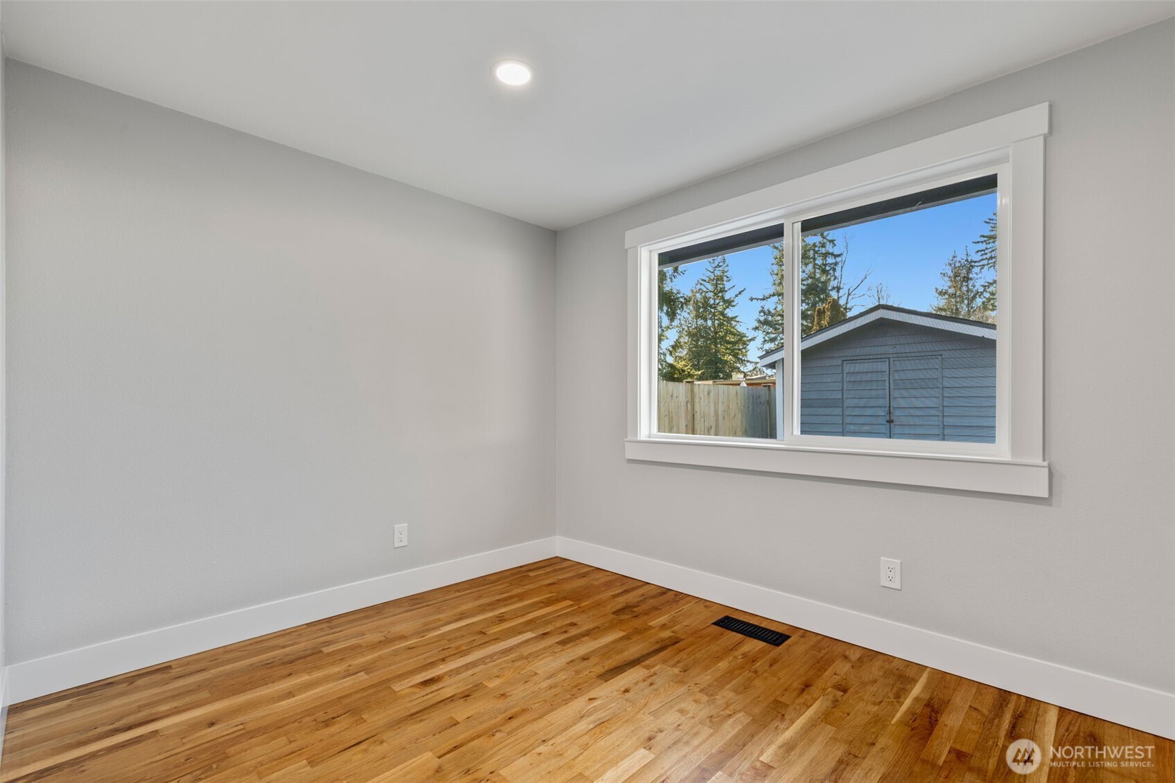 655 Union Avenue Northeast Renton, WA 98059 - Photo 16 of 28