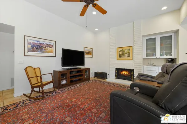 $524,000 | 4881 South Winners Circle, Unit E, Palm Springs, CA 92264