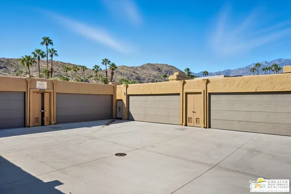 $524,000 | 4881 South Winners Circle, Unit E, Palm Springs, CA 92264