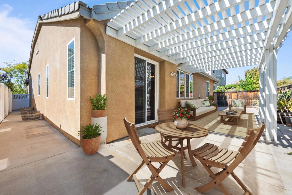 40296 Pasadena Drive Temecula, CA 92591 - Photo 26 of 36 a living room with furniture