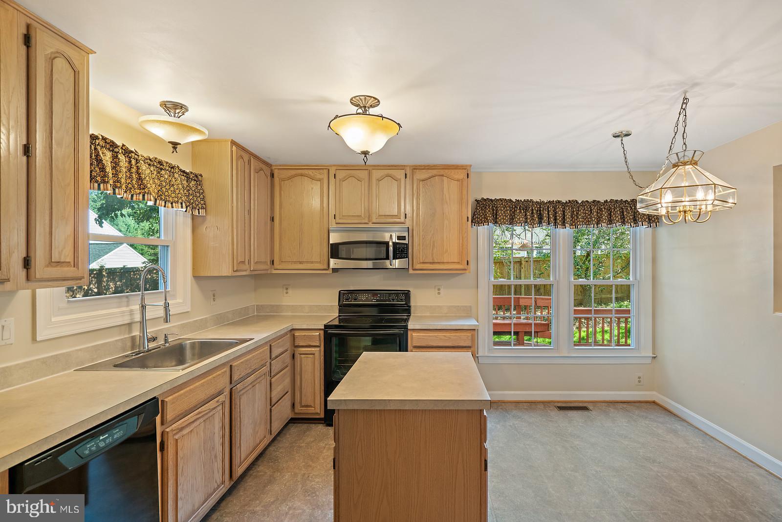 8518 Silverdale Road Lorton, VA 22079 - Photo 12 of 45 Kitchen