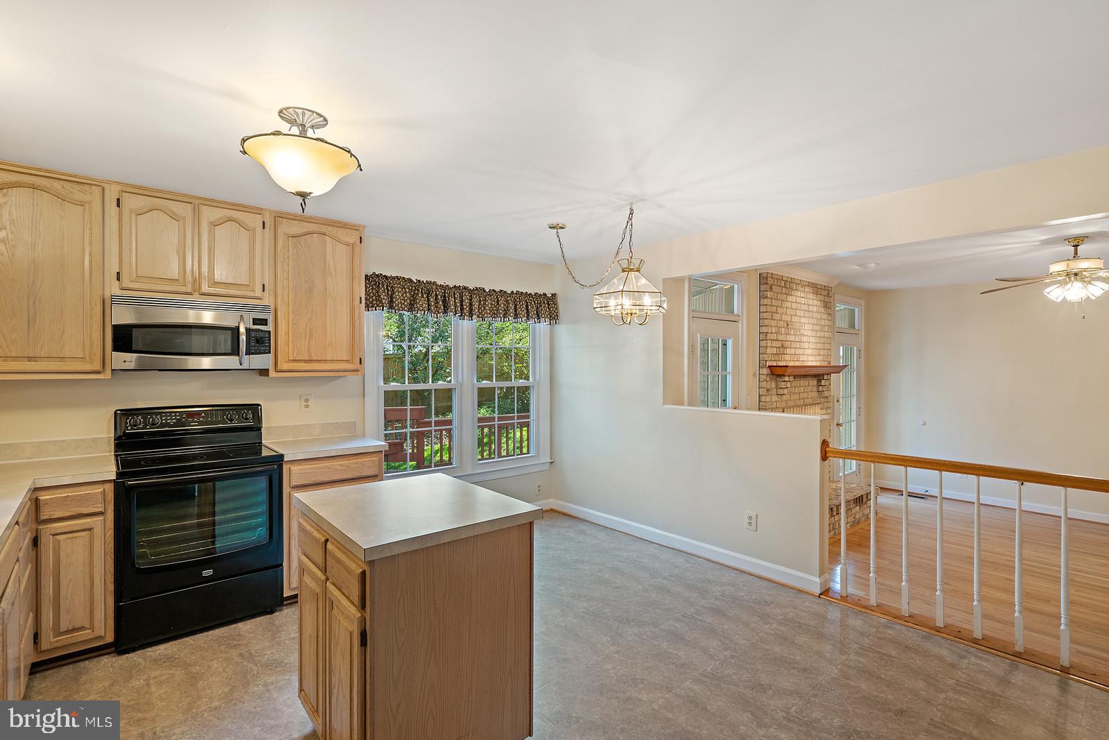 8518 Silverdale Road Lorton, VA 22079 - Photo 6 of 45 Kitchen