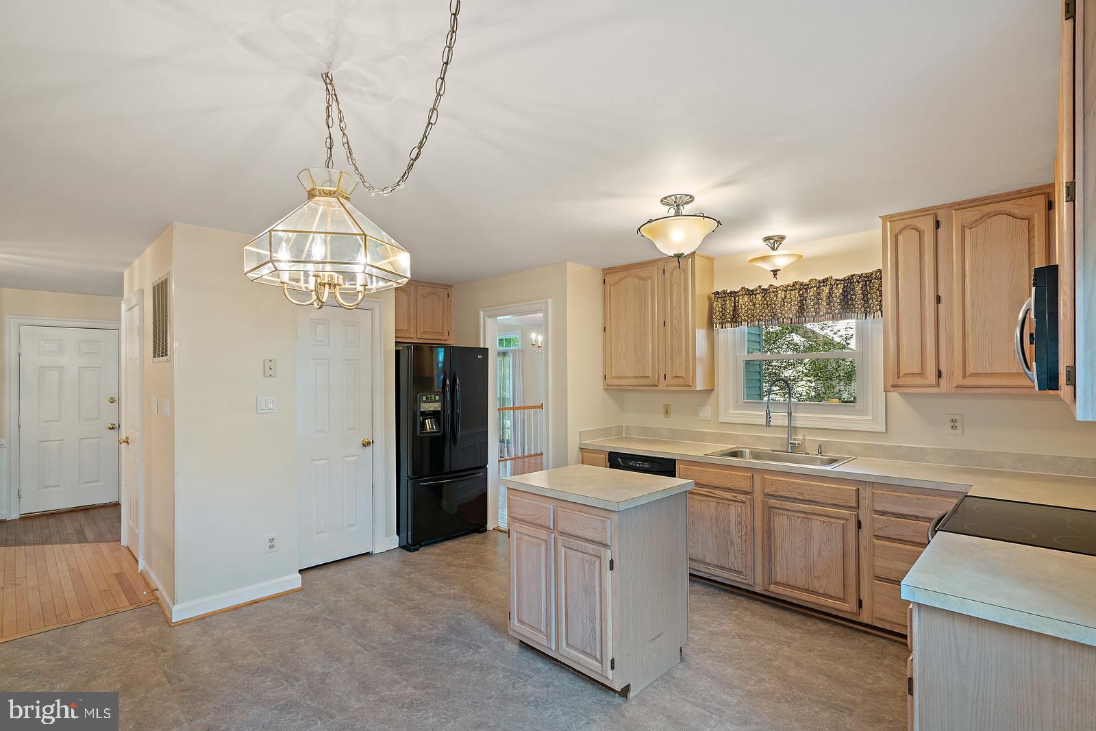 8518 Silverdale Road Lorton, VA 22079 - Photo 8 of 45 Kitchen
