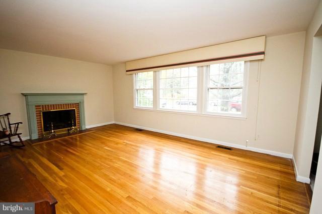 218 Rickswood Road Lutherville-Timonium, MD 21093 - Photo 7 of 27 Living Room