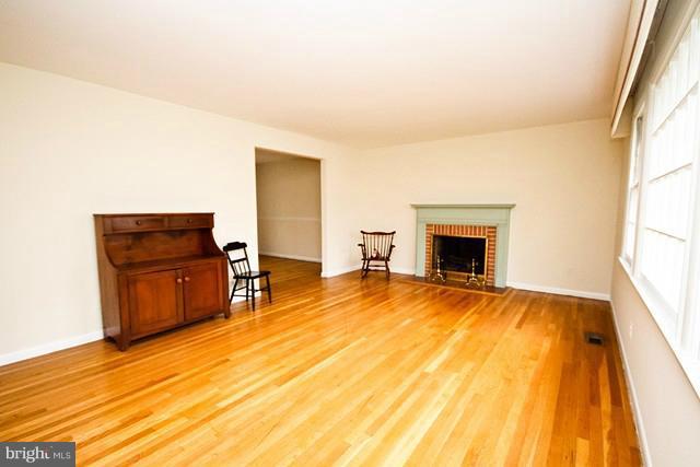 218 Rickswood Road Lutherville-Timonium, MD 21093 - Photo 8 of 27 Living Room