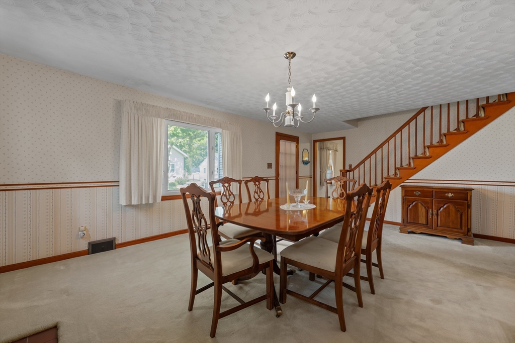43 Rowena Street Worcester, MA 01606 - Photo 11 of 40