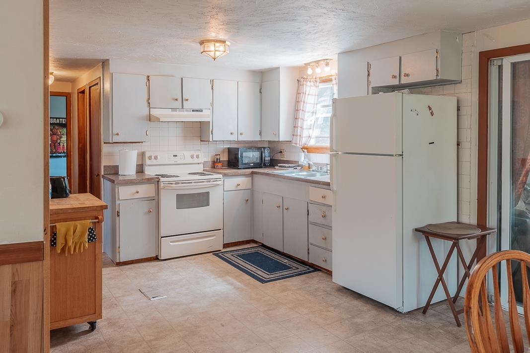 233 Dearborn Road Pembroke, NH 03275 - Photo 16 of 19 Gallery Image 16