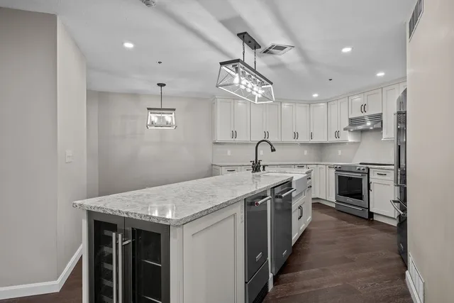 $425,000 | 2 School Street, Unit 130, Lincoln, RI 02802